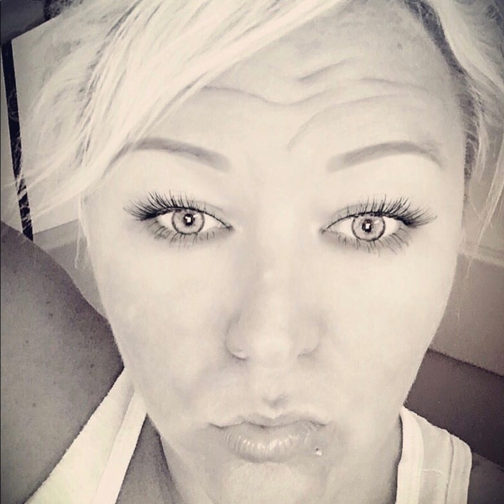 Meet your Posher, Felicia